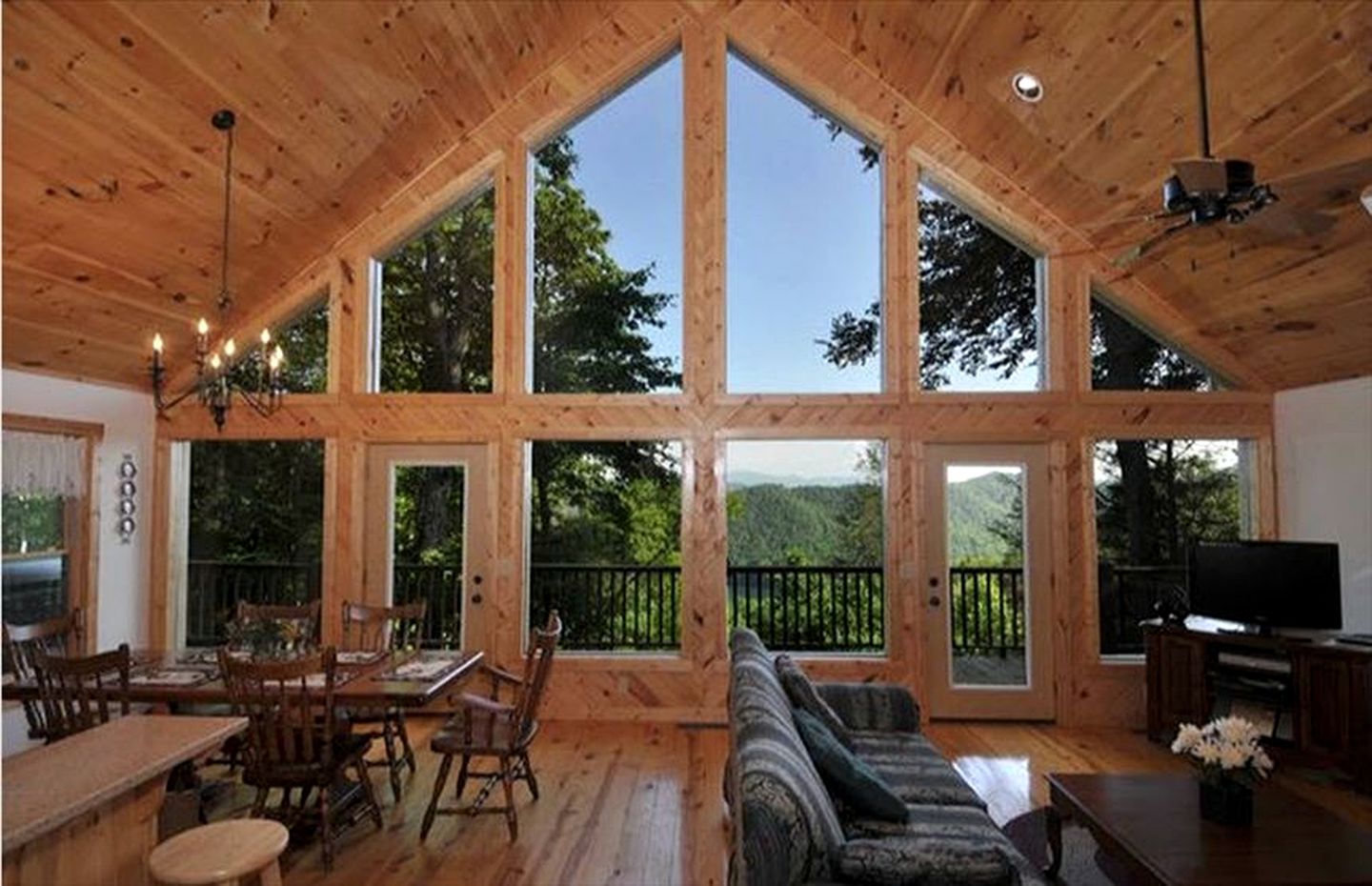 Deluxe Cabin Surrounded by Nantahala National Forest, North Carolina