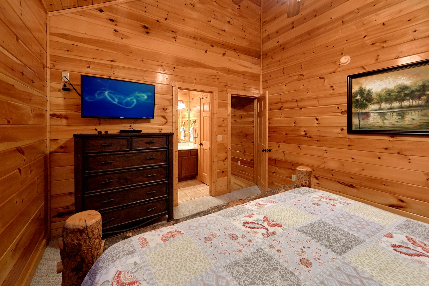 Mountain Cabin Rental Perfect for Group Glamping in Tennessee