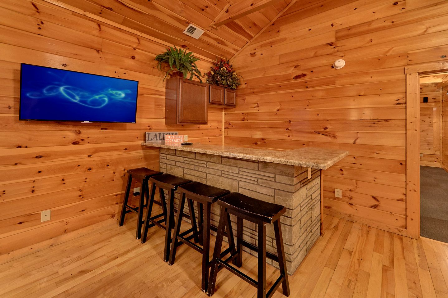 Mountain Cabin Rental Perfect for Group Glamping in Tennessee