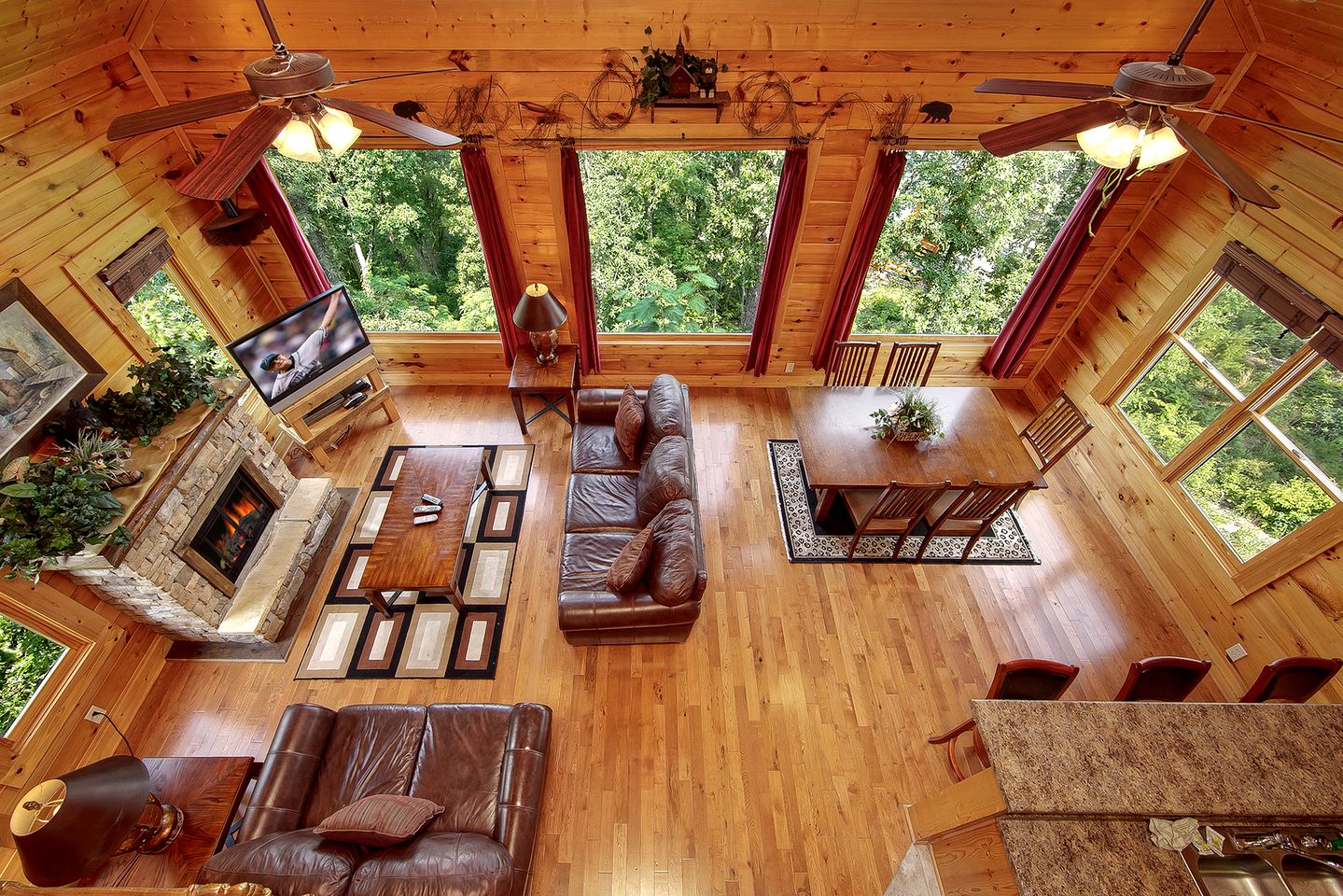 Lovely Smoky Mountains Cabin with a Hot Tub