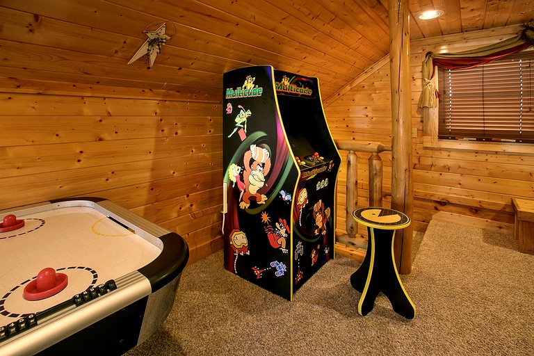 -- (United States, Sevierville, Tennessee)