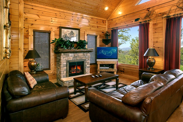 -- (United States, Sevierville, Tennessee)