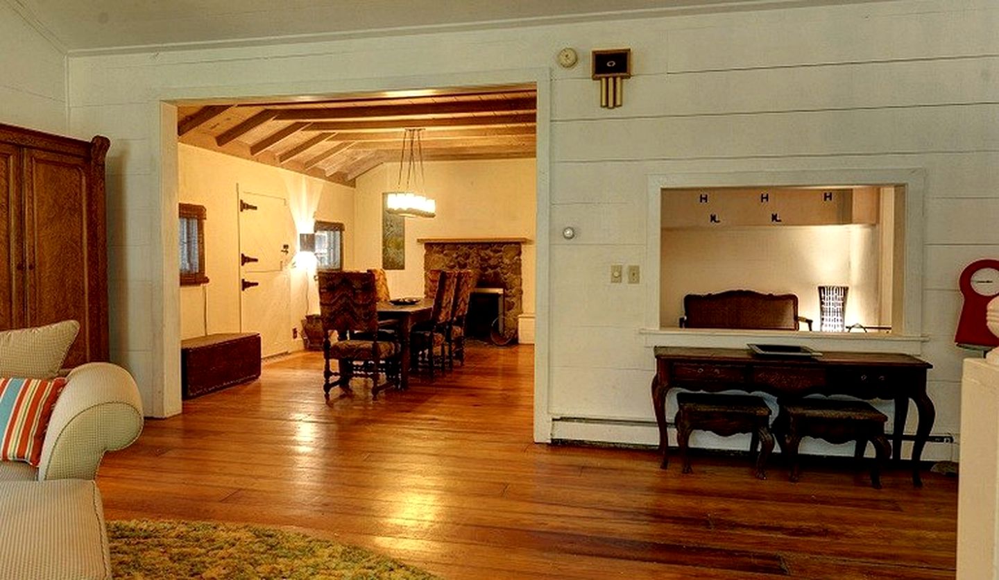 Mix Modern and Vintage at Spacious Luxury Cottage in Woodstock, New York