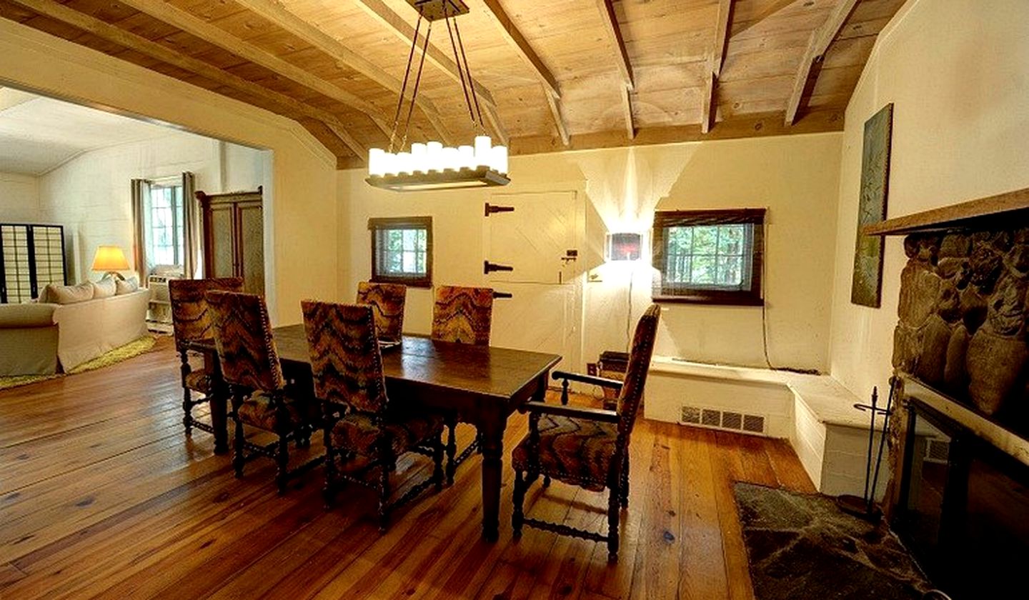 Mix Modern and Vintage at Spacious Luxury Cottage in Woodstock, New York