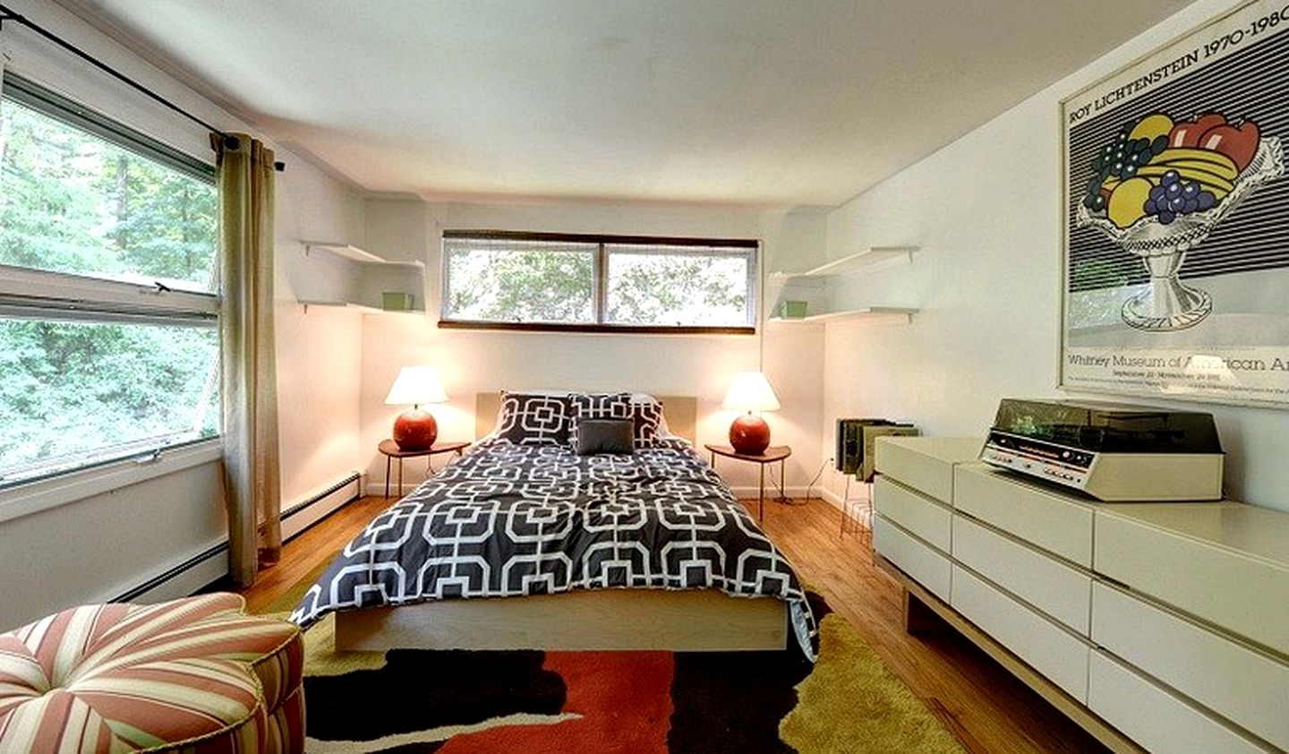 Mix Modern and Vintage at Spacious Luxury Cottage in Woodstock, New York