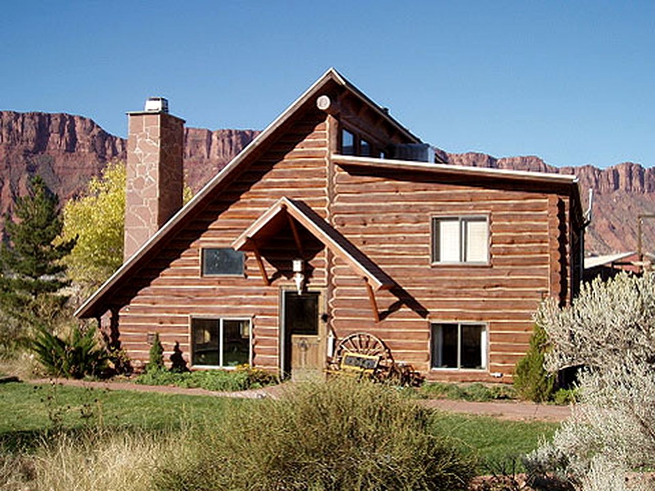 Fully Furnished Cabin Rental for Long-Term Getaway near Moab, Utah