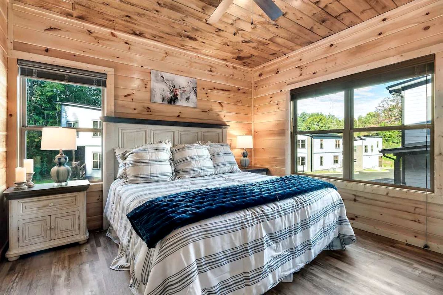 Modern Cabin Retreat with Hot Tub & Game Loft in Pigeon Force, Tennessee