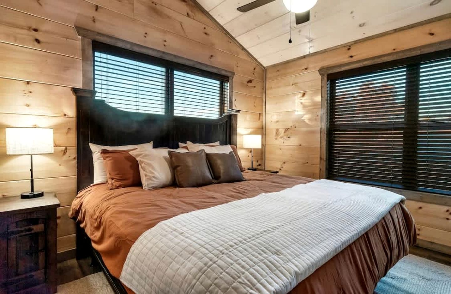 Modern Cabin Retreat with Hot Tub & Game Loft in Pigeon Force, Tennessee