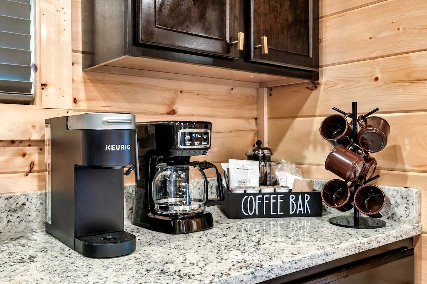 Modern Cabin Retreat with Hot Tub & Game Loft in Pigeon Force, Tennessee