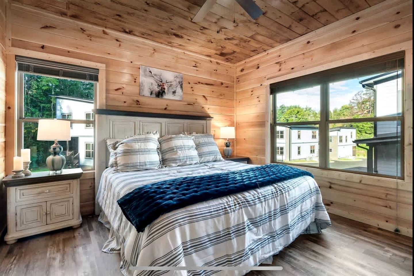 Modern Cabin Retreat with Hot Tub & Game Loft in Pigeon Force, Tennessee