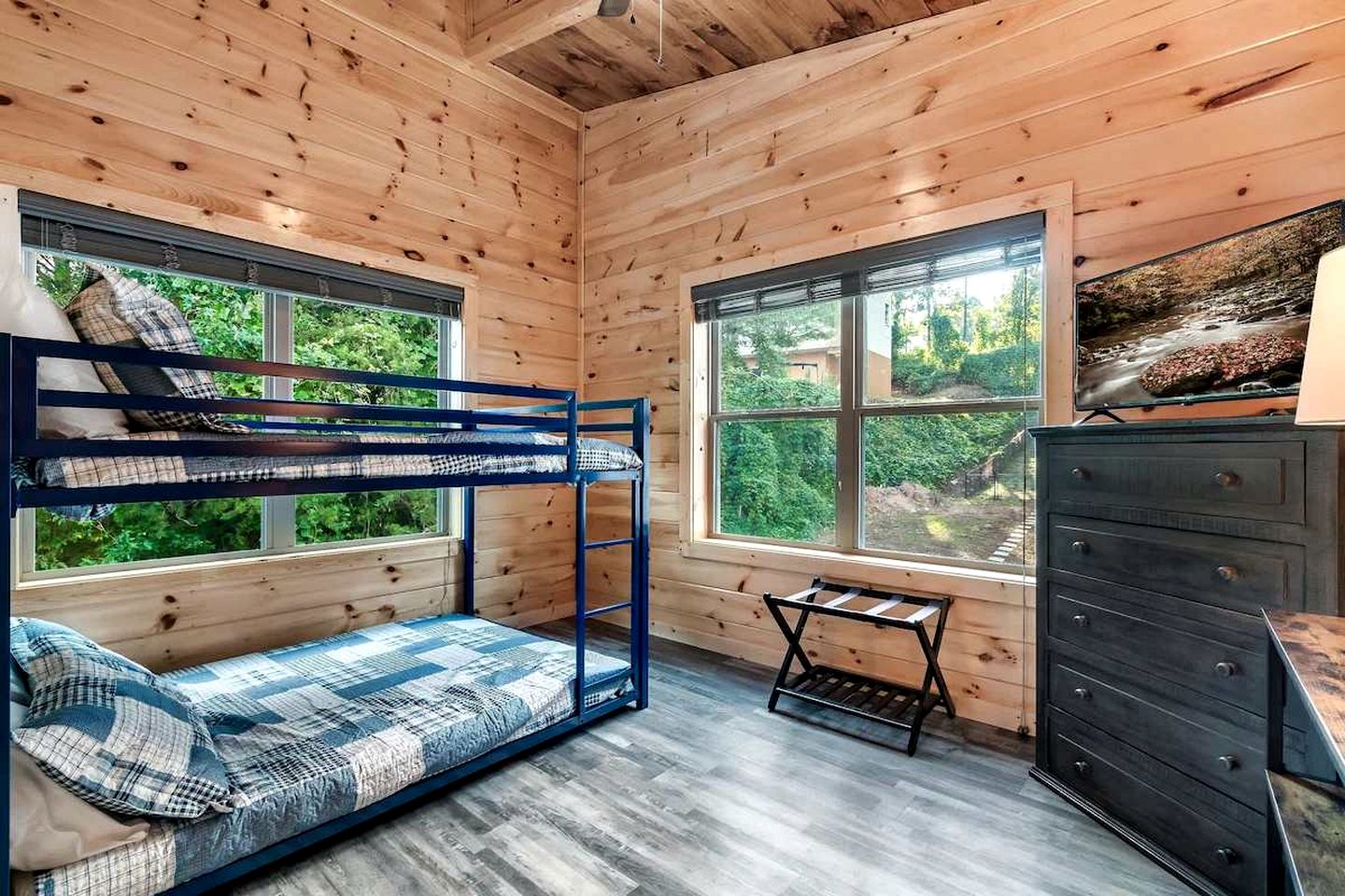 Modern Cabin Retreat with Hot Tub & Game Loft in Pigeon Force, Tennessee