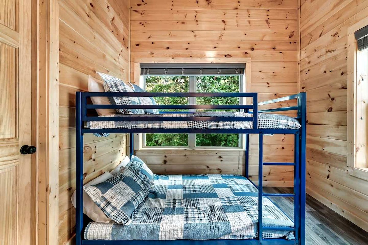 Modern Cabin Retreat with Hot Tub & Game Loft in Pigeon Force, Tennessee