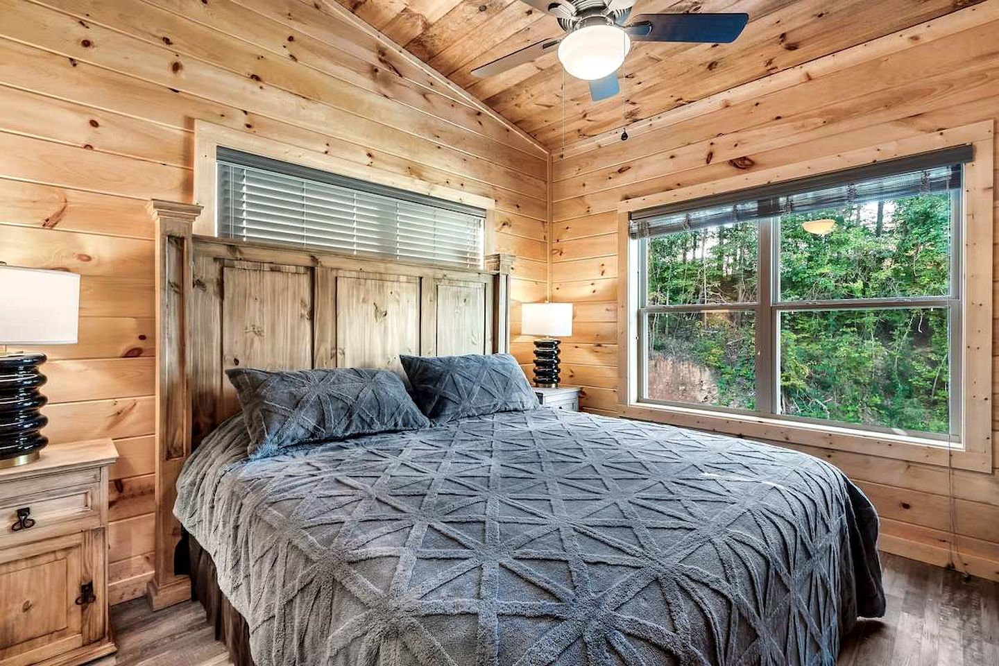 Modern Cabin Retreat with Hot Tub & Game Loft in Pigeon Force, Tennessee