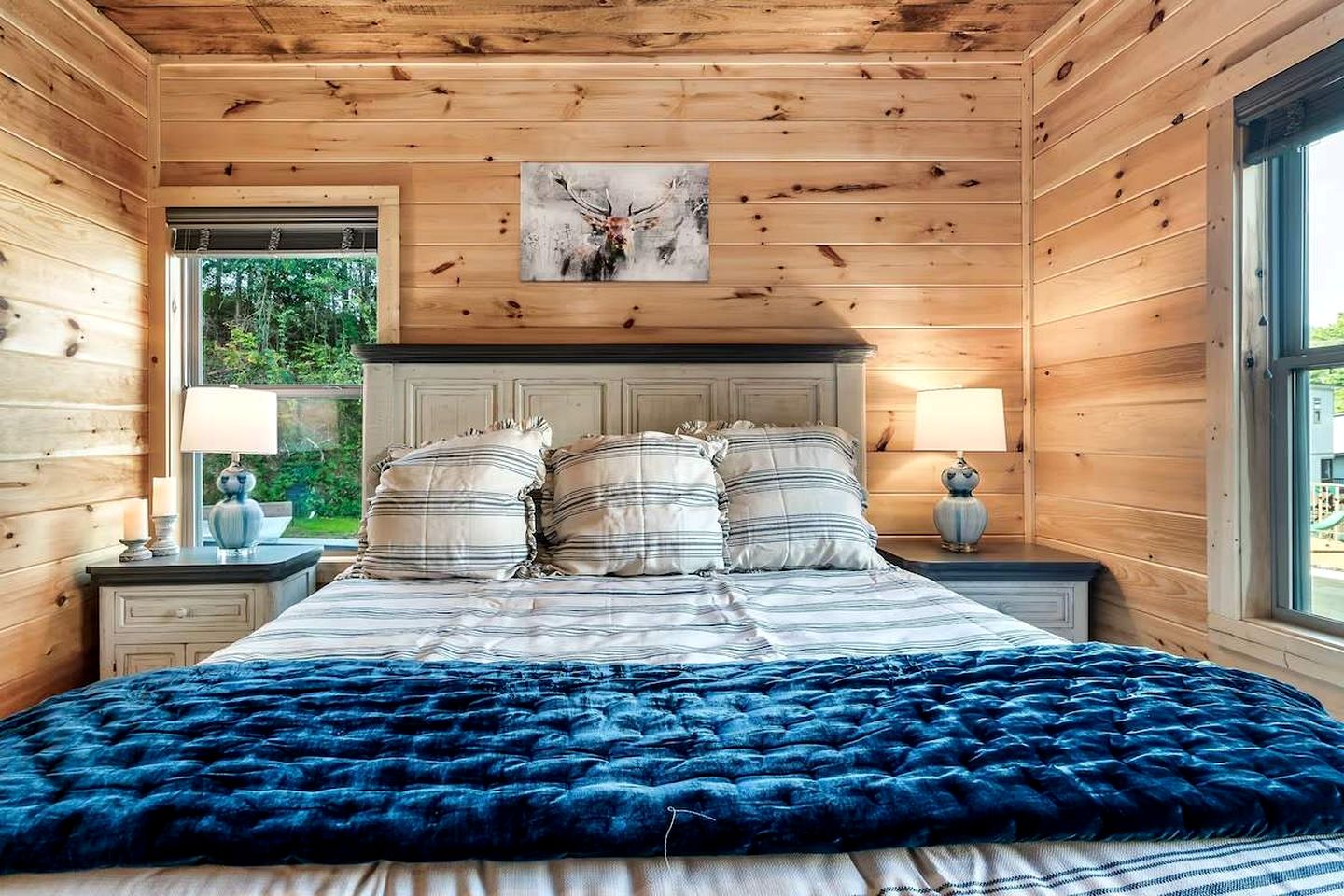 Modern Cabin Retreat with Hot Tub & Game Loft in Pigeon Force, Tennessee