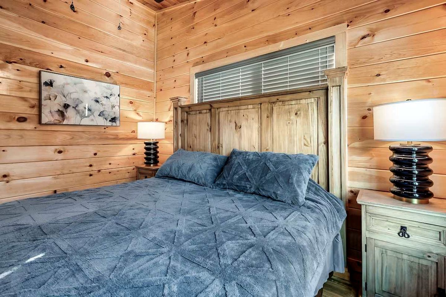 Modern Cabin Retreat with Hot Tub & Game Loft in Pigeon Force, Tennessee