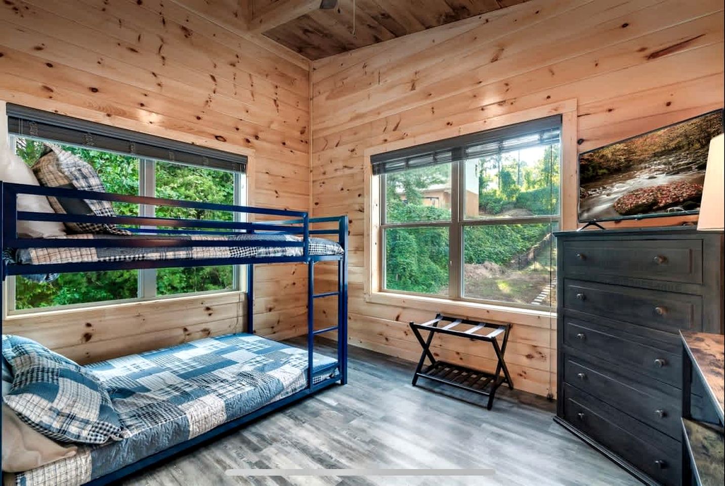 Modern Cabin Retreat with Hot Tub & Game Loft in Pigeon Force, Tennessee