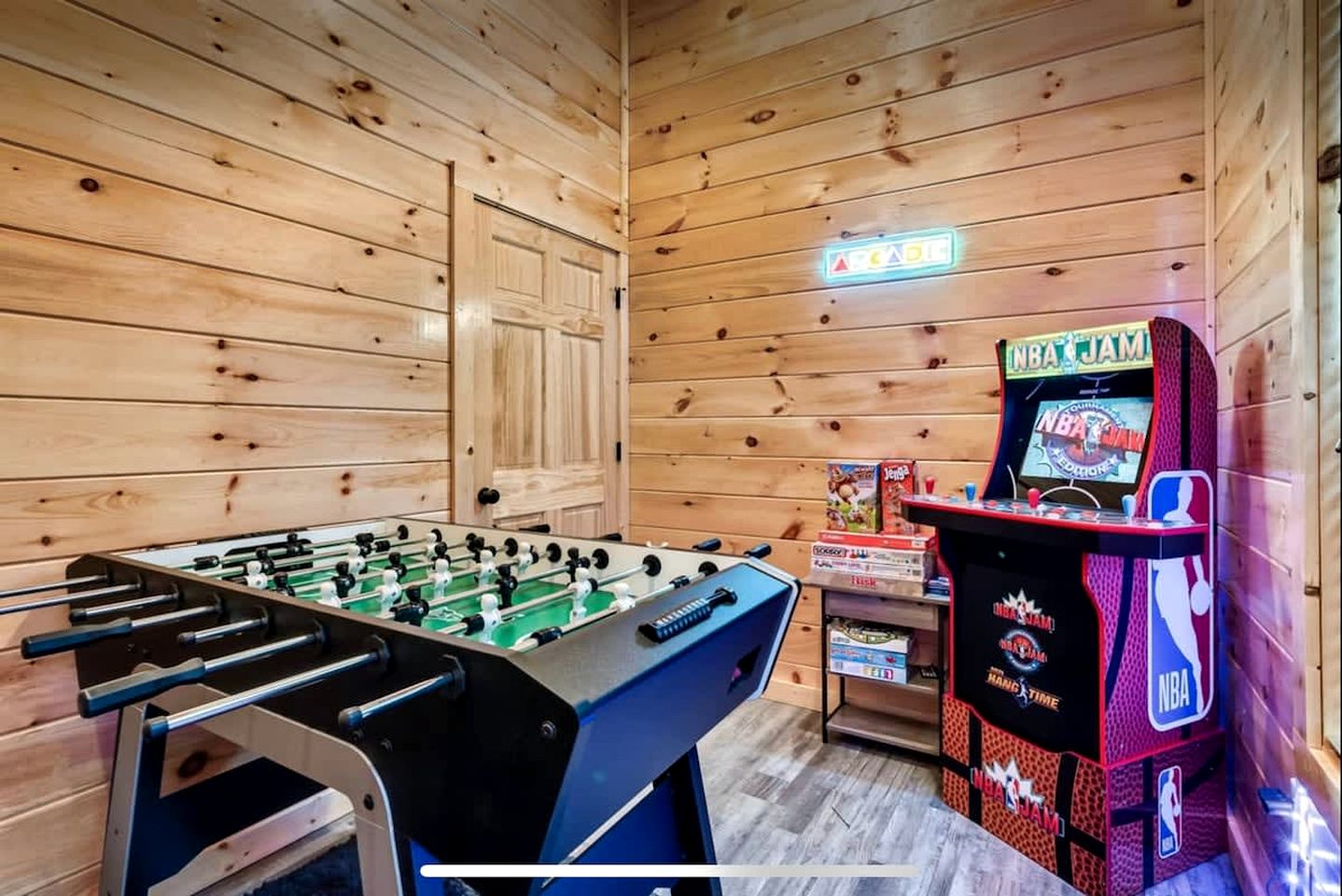 Modern Cabin Retreat with Hot Tub & Game Loft in Pigeon Force, Tennessee