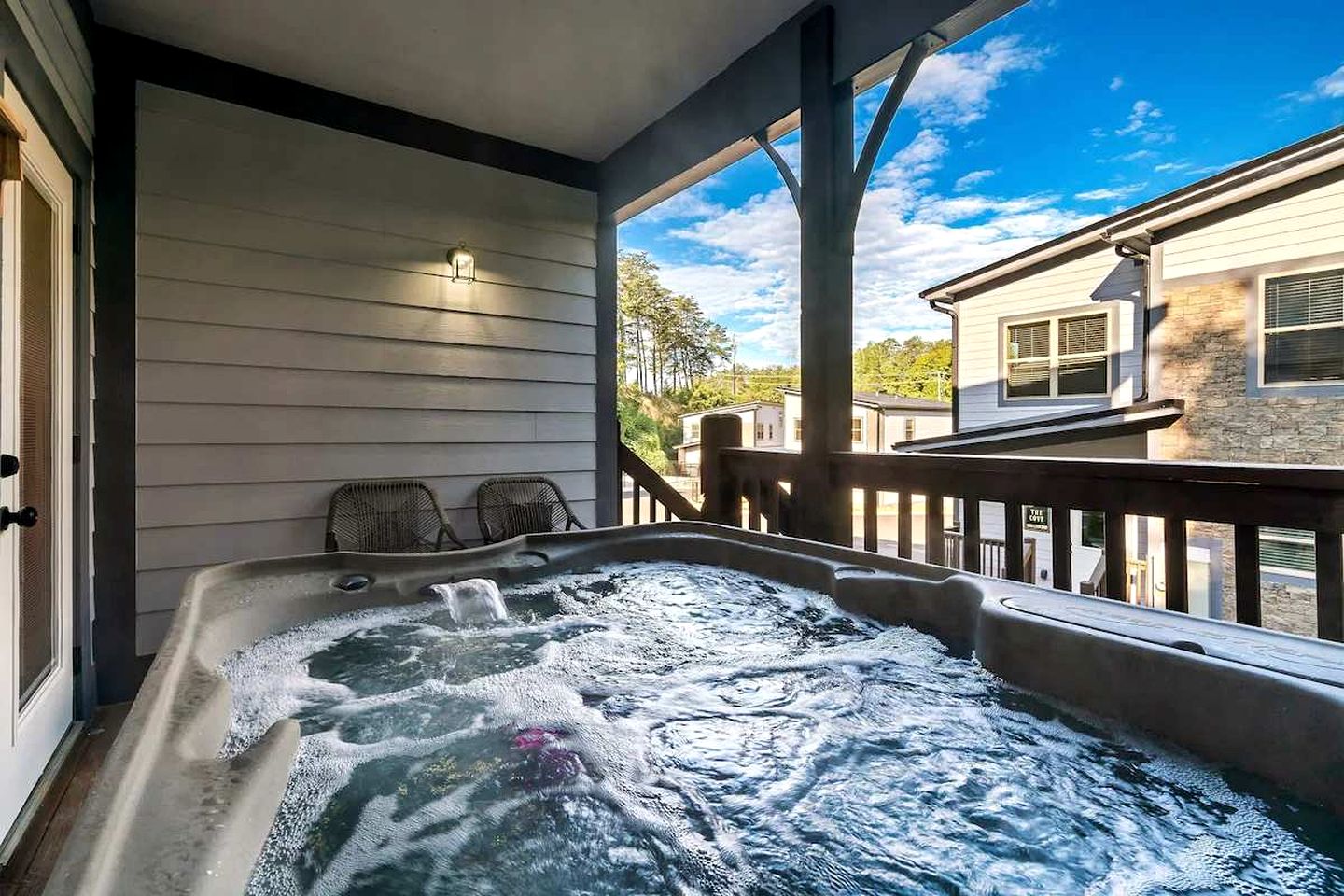 Modern Cabin Retreat with Hot Tub & Game Loft in Pigeon Force, Tennessee