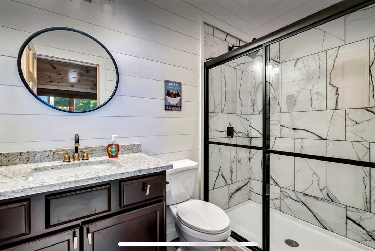 Modern Cabin Retreat with Hot Tub & Game Loft in Pigeon Force, Tennessee