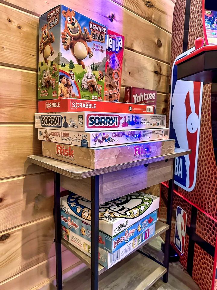 Modern Cabin Retreat with Hot Tub & Game Loft in Pigeon Force, Tennessee