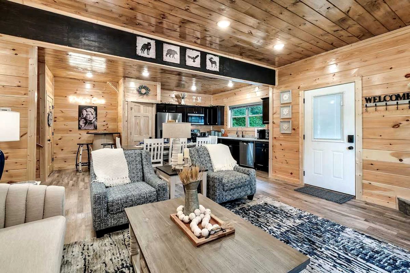 Modern Cabin Retreat with Hot Tub & Game Loft in Pigeon Force, Tennessee