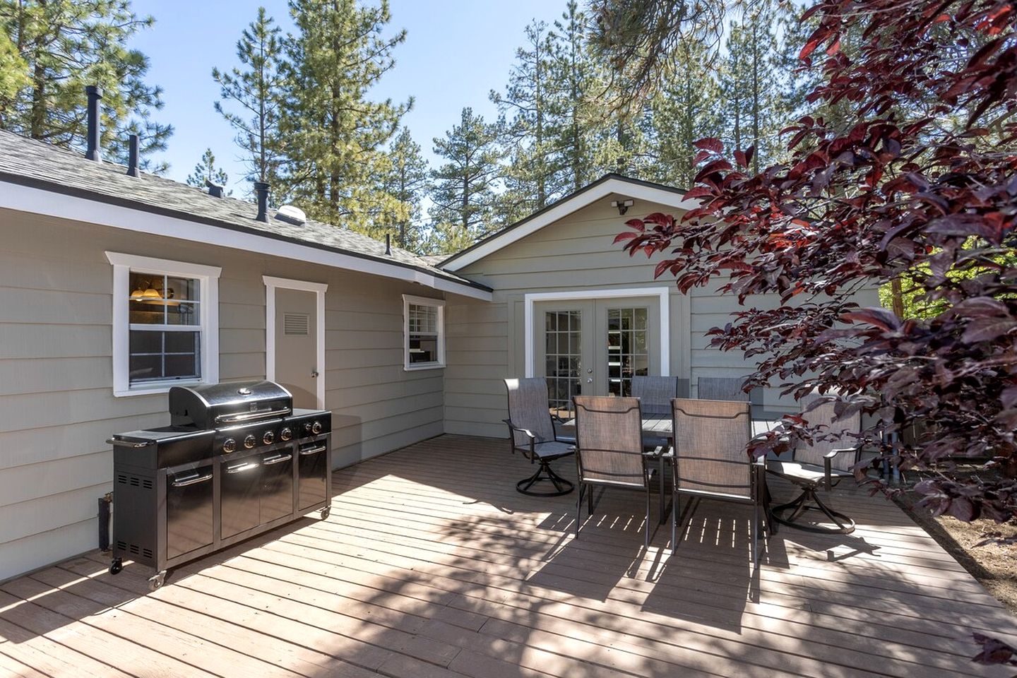 Charming Cottage with Foosball and Hot-tub in Big Bear Lake, California
