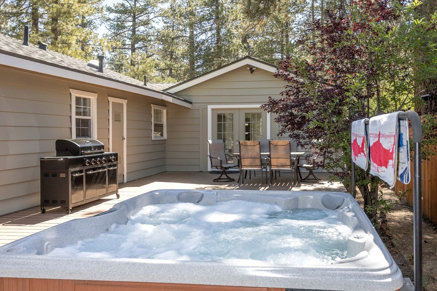 Charming Cottage with Foosball and Hot-tub in Big Bear Lake, California