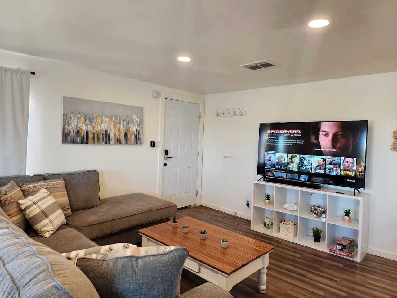 Modern Cabin with  Arcade, Foosball Table and Fire Pit in Meadview, Arizona
