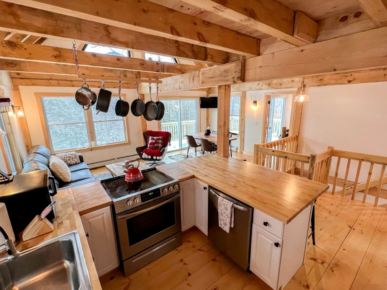 Modern Cabin with Beautiful Mountain Views in Intervale, New Hampshire