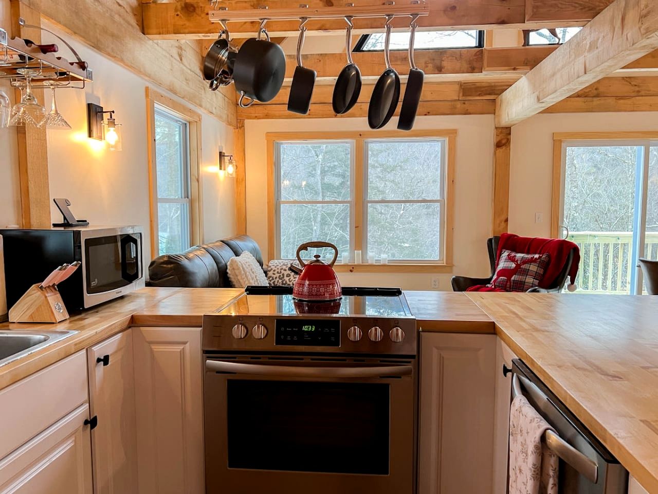 Modern Cabin with Beautiful Mountain Views in Intervale, New Hampshire