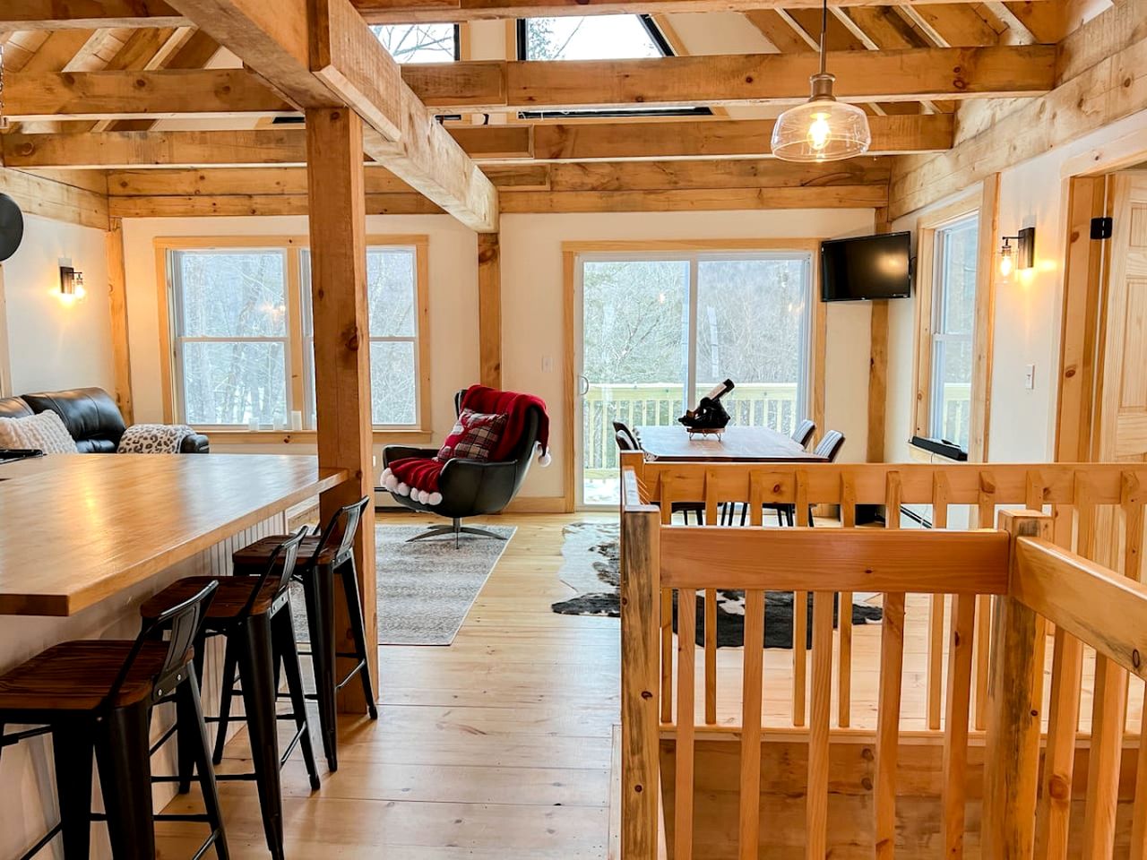 Modern Cabin with Beautiful Mountain Views in Intervale, New Hampshire