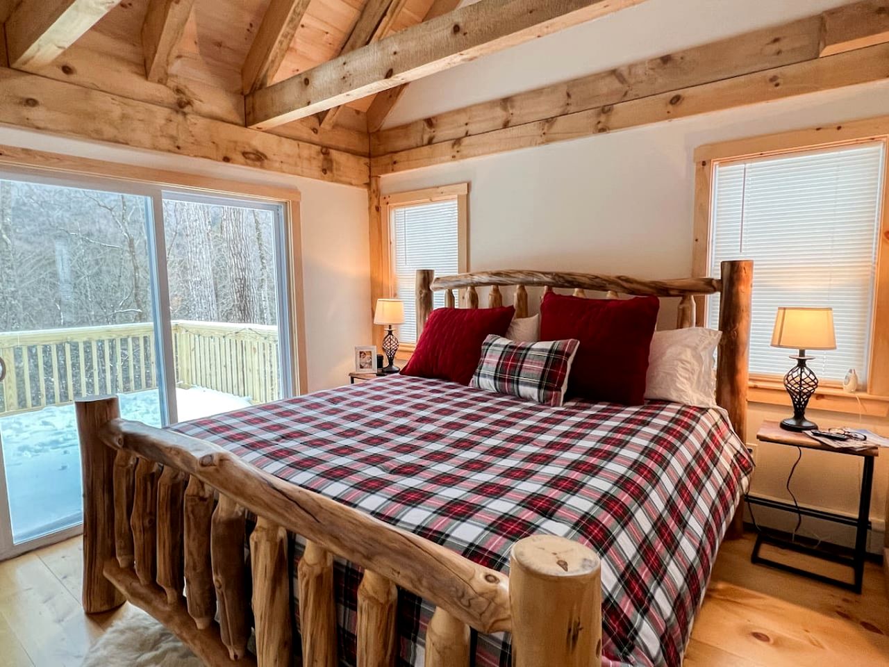 Modern Cabin with Beautiful Mountain Views in Intervale, New Hampshire