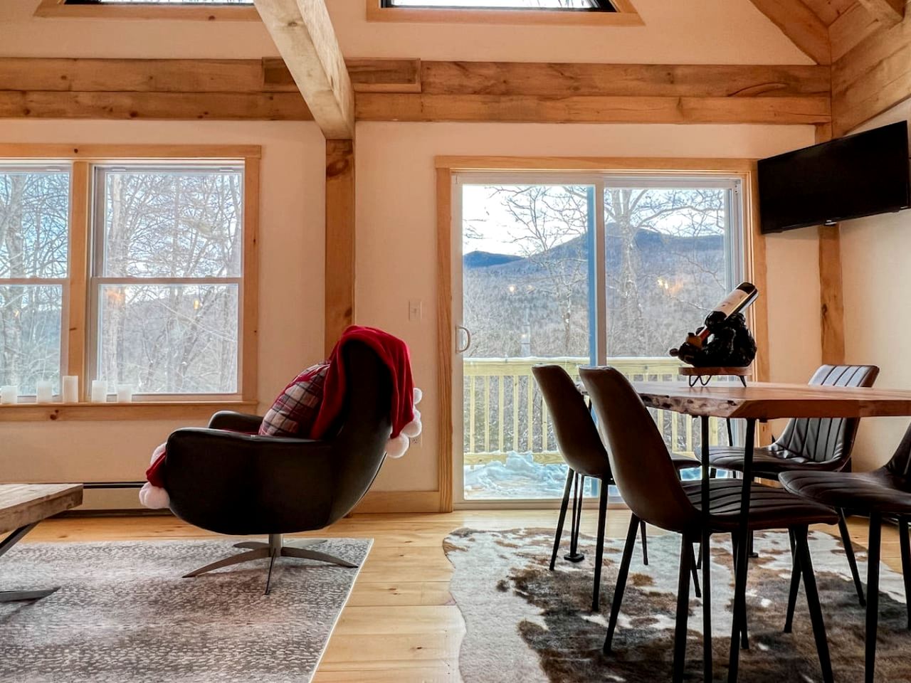 Modern Cabin with Beautiful Mountain Views in Intervale, New Hampshire