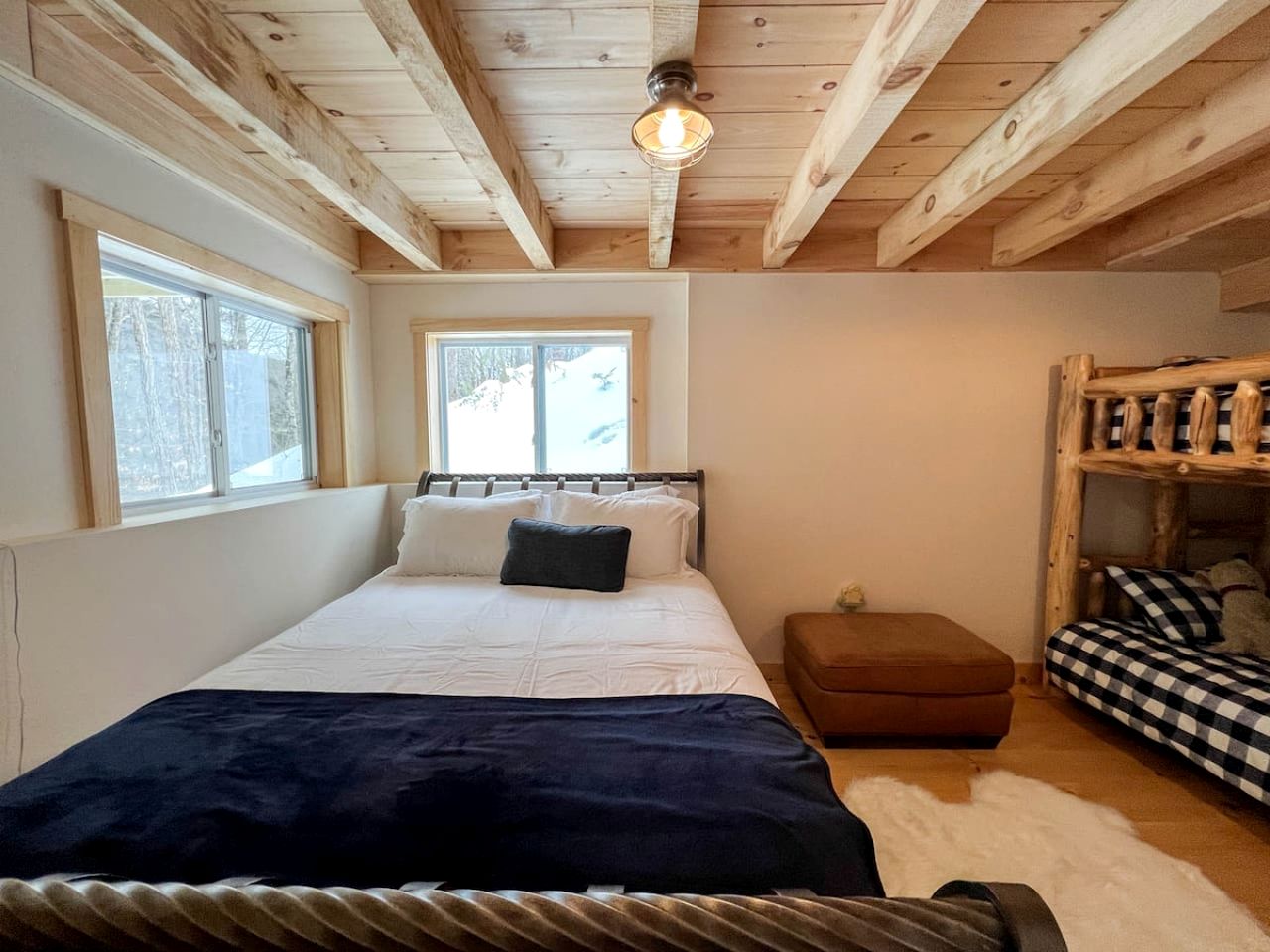 Modern Cabin with Beautiful Mountain Views in Intervale, New Hampshire