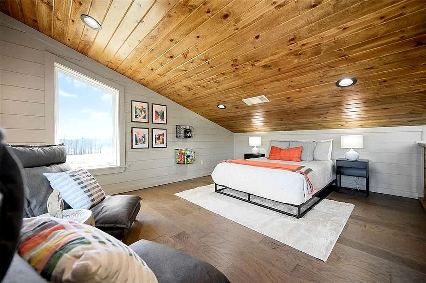 Modern Luxury Cabin with Game Room, Hot Tub & Fire Pit Near Beavers Bend, Broken Bow OK