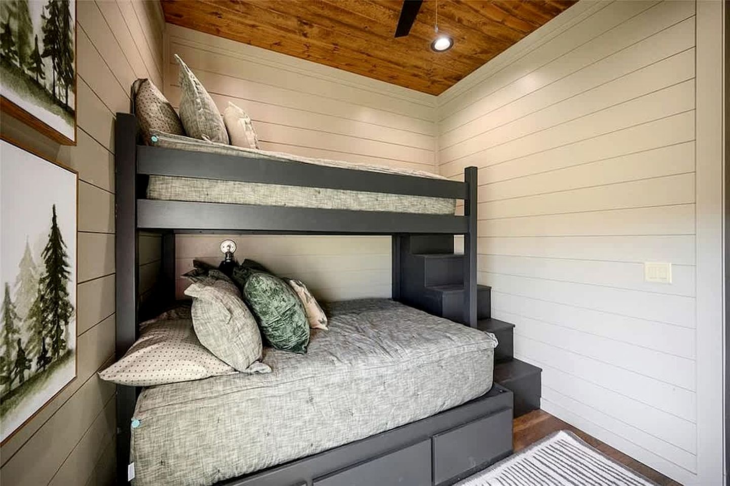 Modern Luxury Cabin with Game Room, Hot Tub & Fire Pit Near Beavers Bend, Broken Bow OK