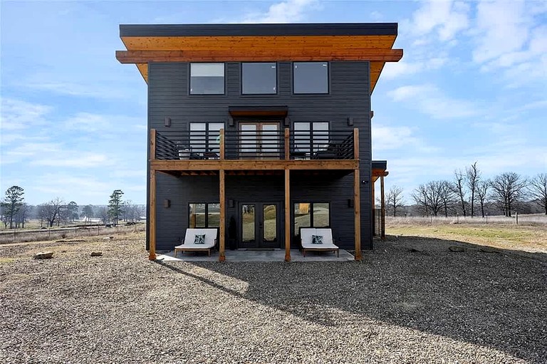 Modern Luxury Cabin with Game Room, Hot Tub & Fire Pit Near Beavers Bend, Broken Bow OK