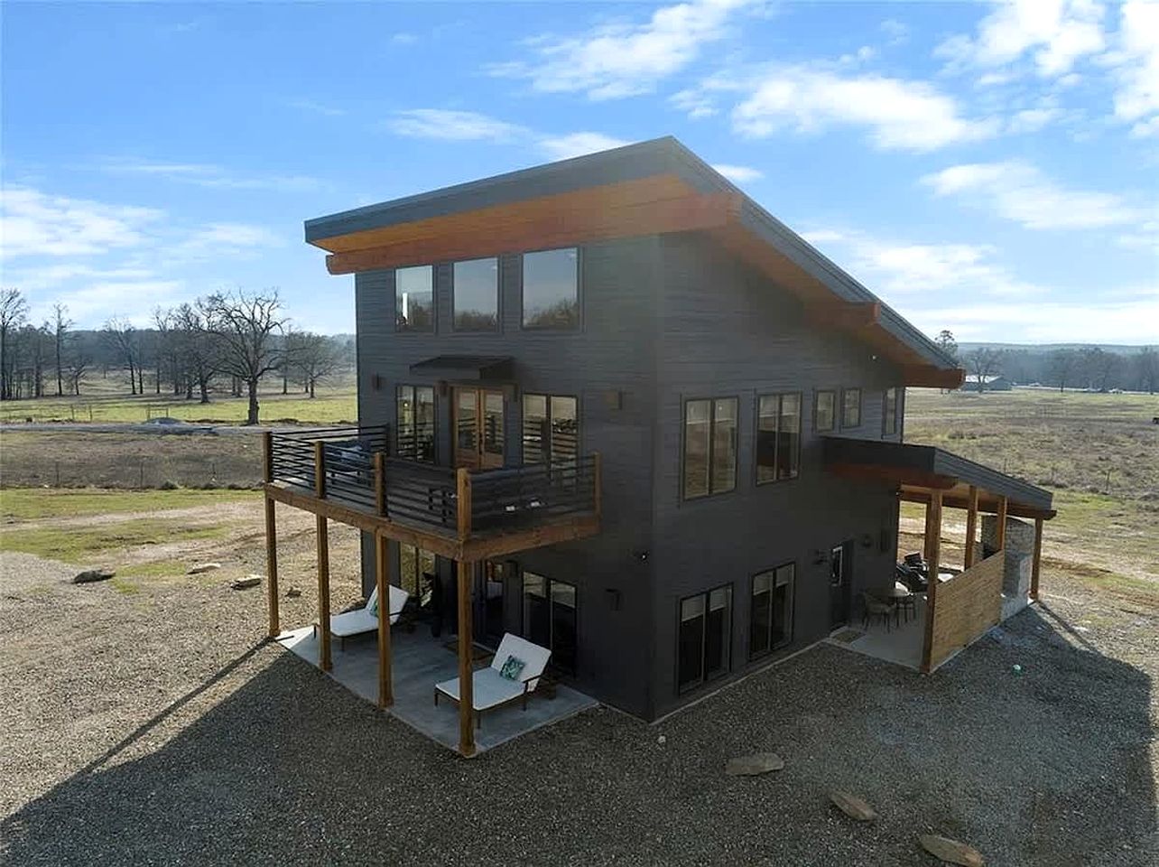 Modern Luxury Cabin with Game Room, Hot Tub & Fire Pit Near Beavers Bend, Broken Bow OK