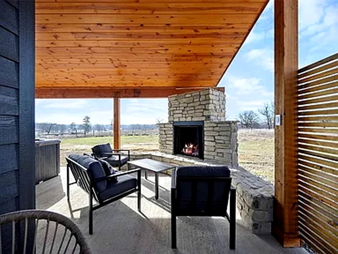 Modern Luxury Cabin with Game Room, Hot Tub & Fire Pit Near Beavers Bend, Broken Bow OK