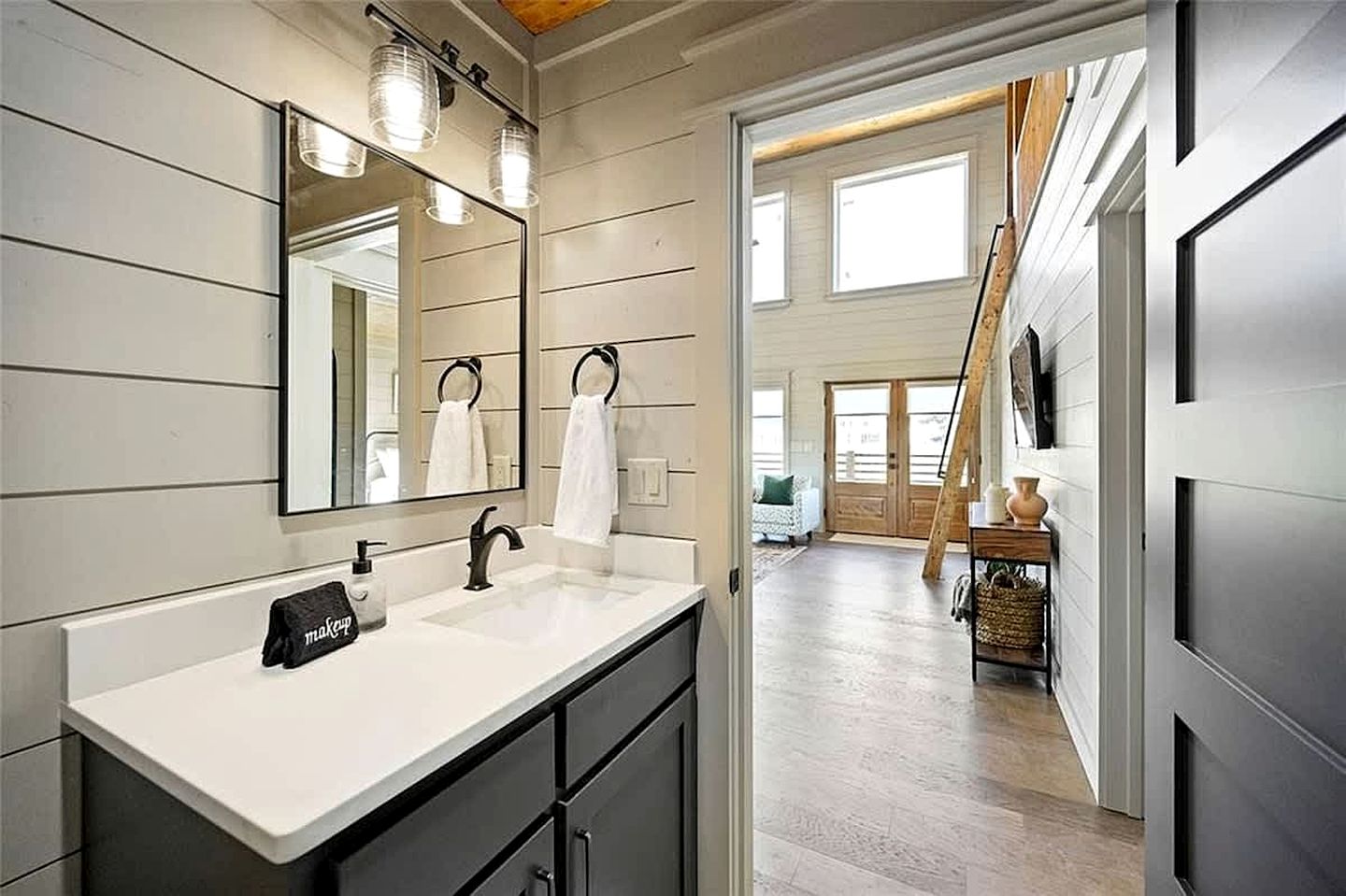 Modern Luxury Cabin with Game Room, Hot Tub & Fire Pit Near Beavers Bend, Broken Bow OK