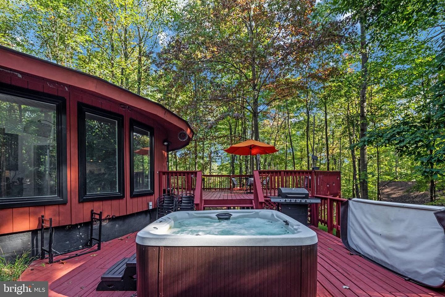 Modern Cabin with Hot Tub, Fire Pit and Grill in Hedgesville, WV