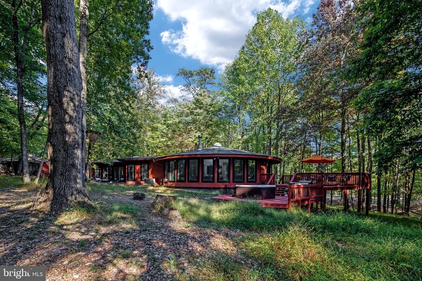 Modern Cabin with Hot Tub, Fire Pit and Grill in Hedgesville, WV