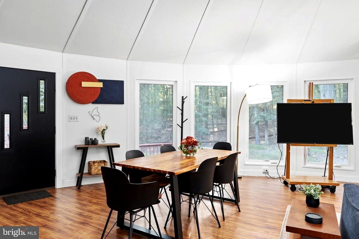 Modern Cabin with Hot Tub, Fire Pit and Grill in Hedgesville, WV