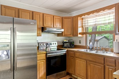Modern Cabin with Hot Tub, Covered Porch, Fire Pit, and WiFi in Berkeley Springs, West Virginia - Photo 3