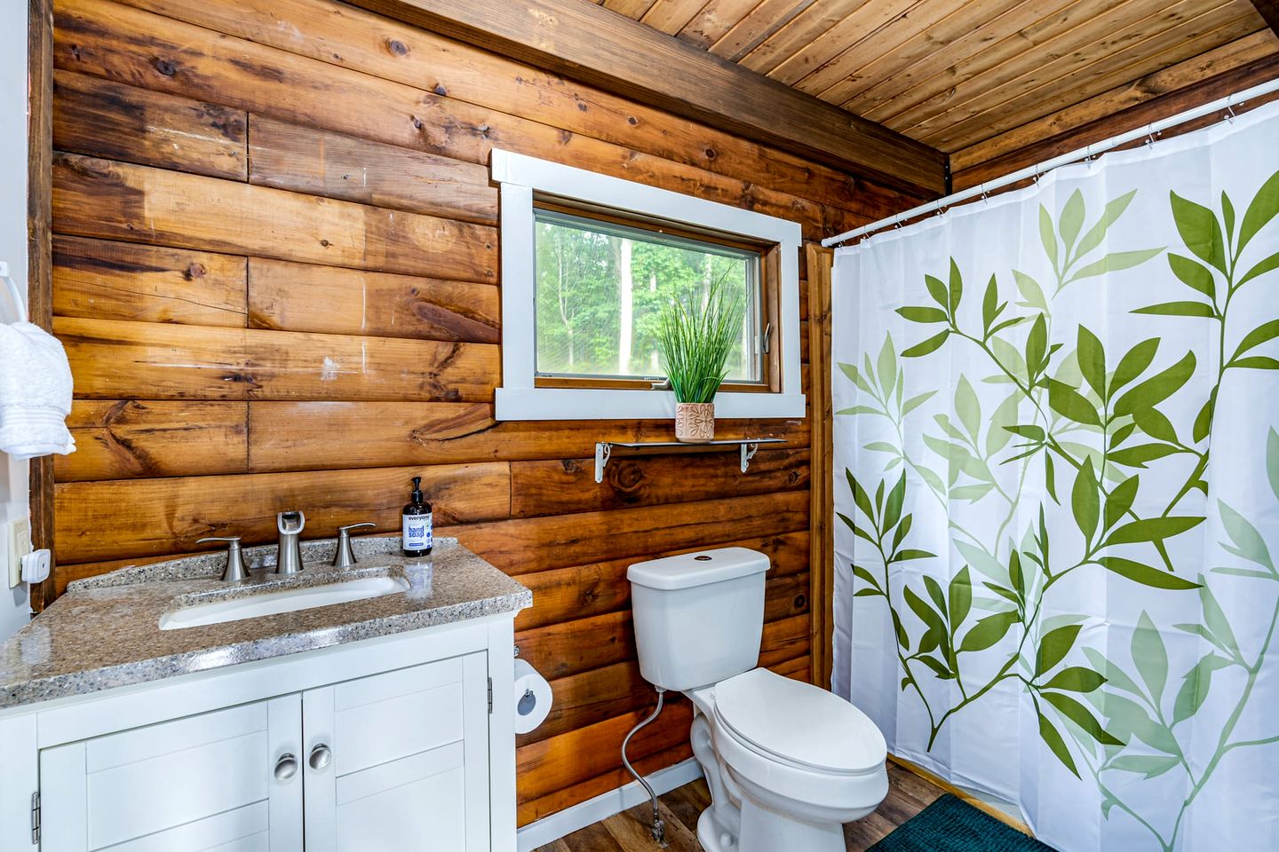 Relaxing Cabin with Hot Tub, Deck, Pond and Fire Pit Perfect for Your Berkeley Springs, WV Getaway