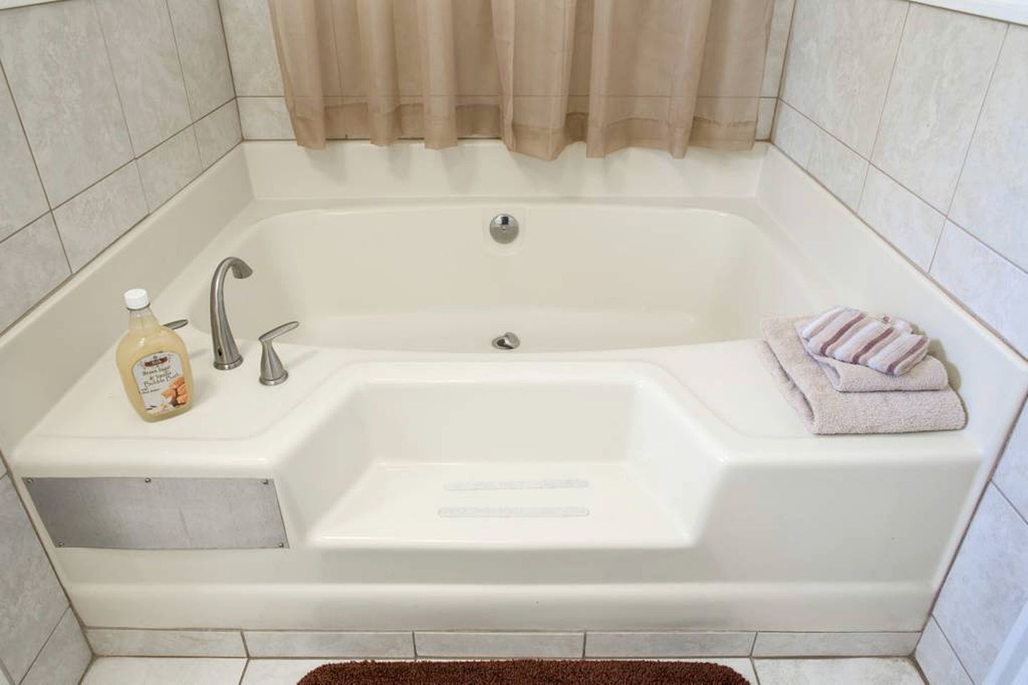 Modern Cabin Rental near Sequoia National Park in Badger, California