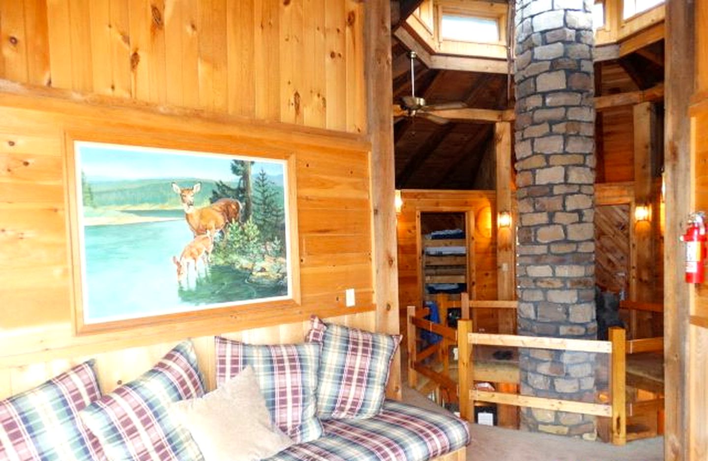 Upscale Rustic Cabin Surrounded by Spacious Pennsylvania Countryside near Pine Creek Gorge