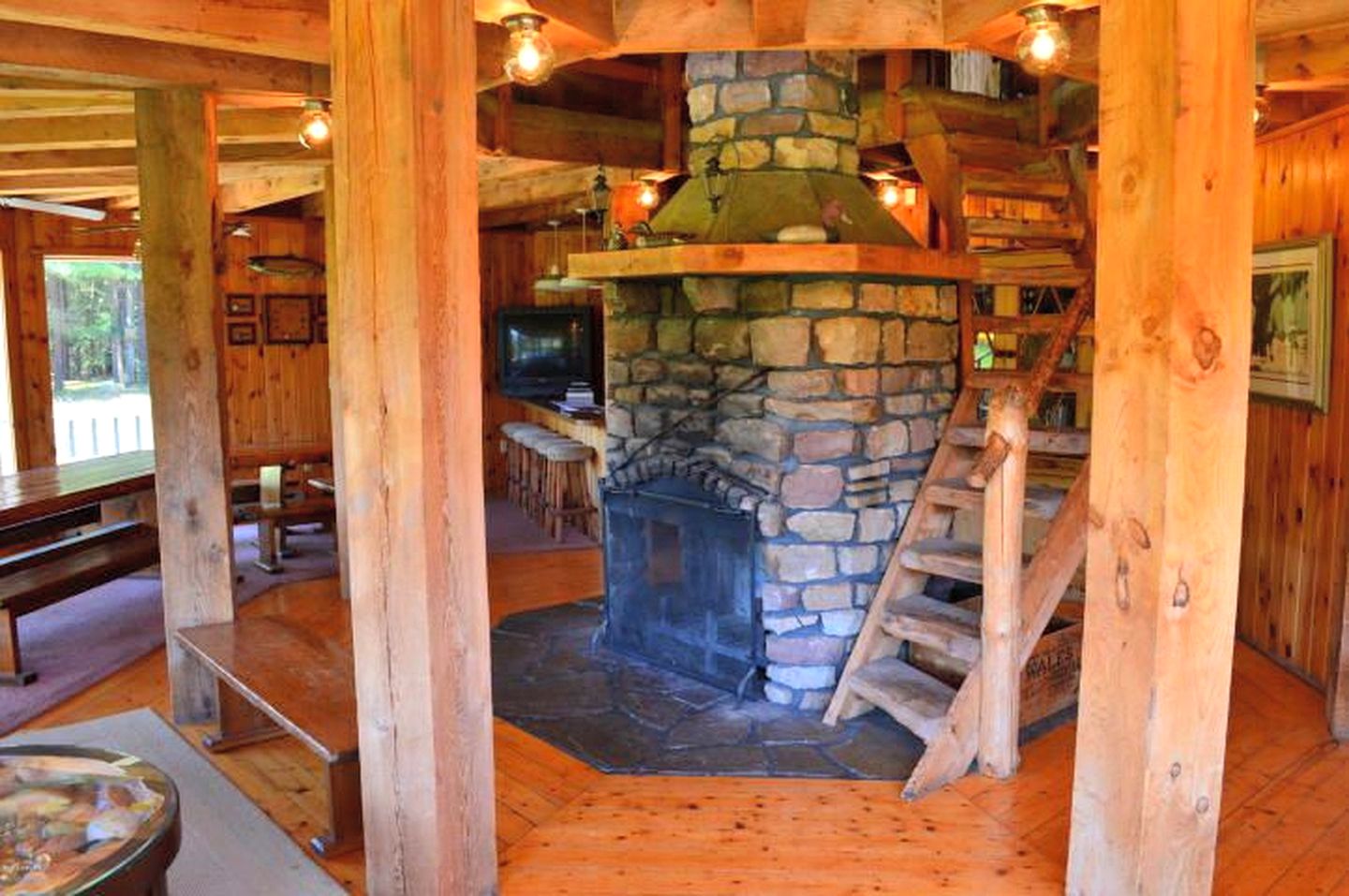 Upscale Rustic Cabin Surrounded by Spacious Pennsylvania Countryside near Pine Creek Gorge