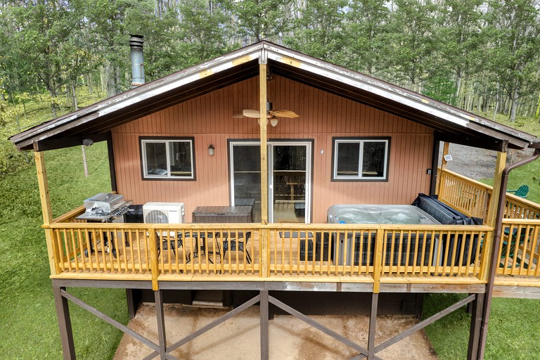 RU Modern Cabin w Hot Tub, Private Lake, & Huge Deck!, Vacation