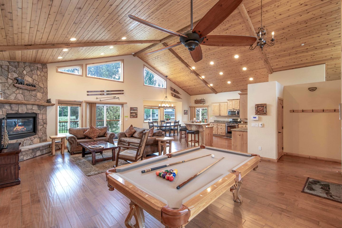 Spectacular Cabin with Foosball and Pool Table in California